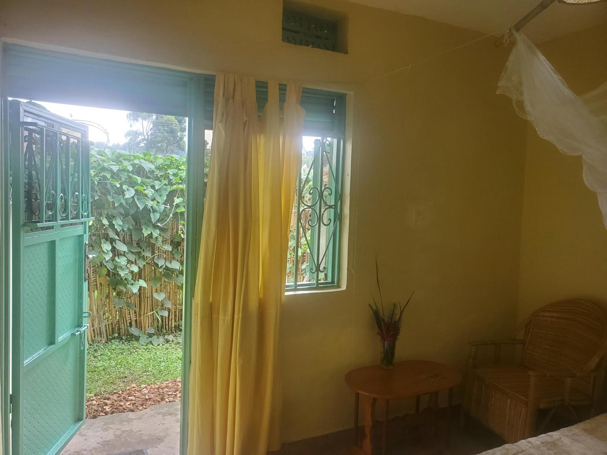 Gaia Eco Hub Bnb Fort Portal Esterno foto