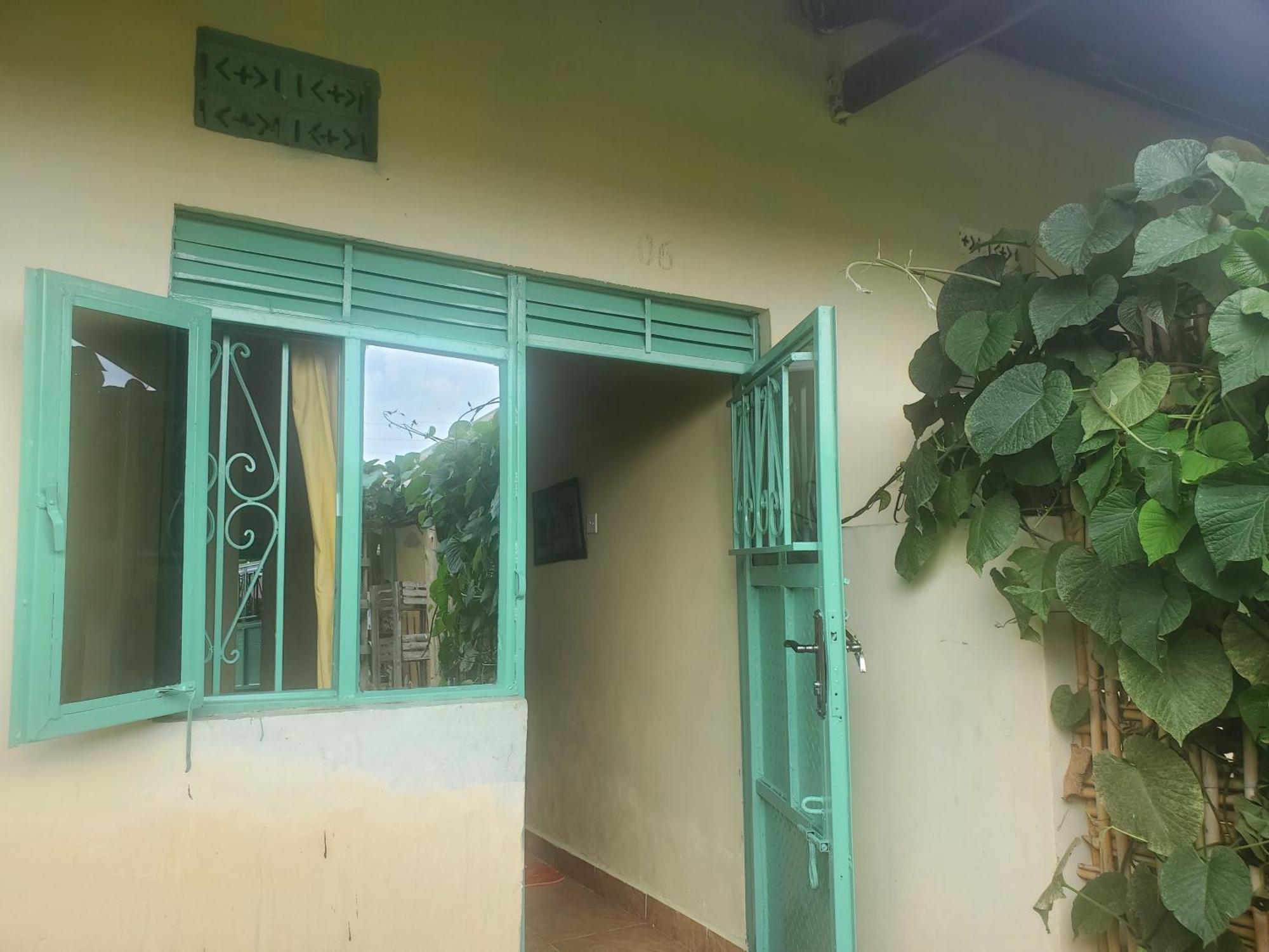Gaia Eco Hub Bnb Fort Portal Esterno foto